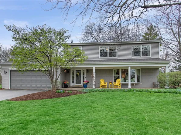 330 S Valley Rd, Barrington, IL 60010