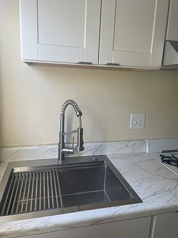 Studio, 450 sqft, $1,900 — Photo 4