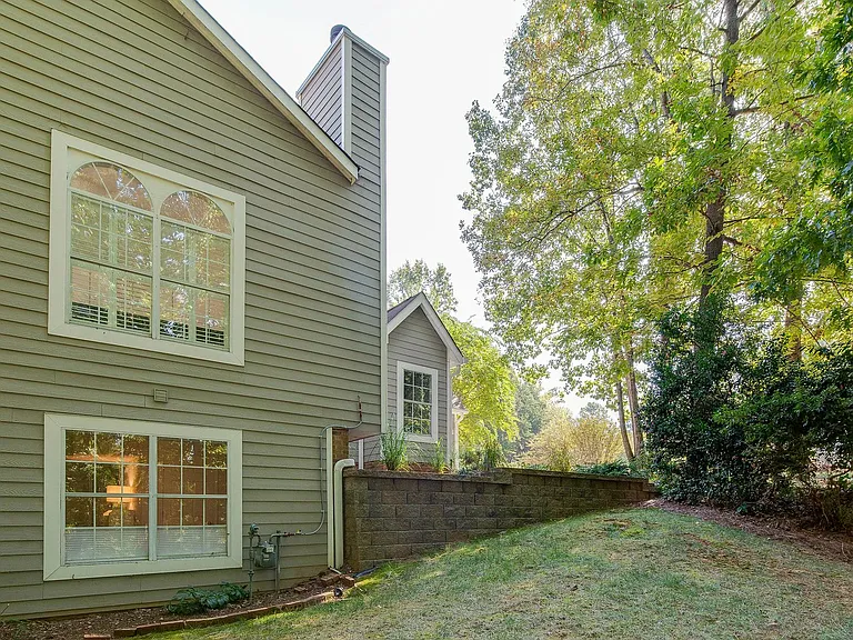 9006 Saint Thomas Ln — Photo 43