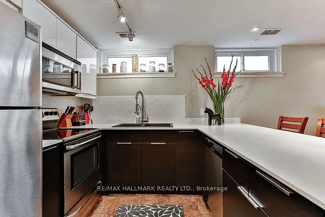 25 Love Cres #LOWER — Photo 12