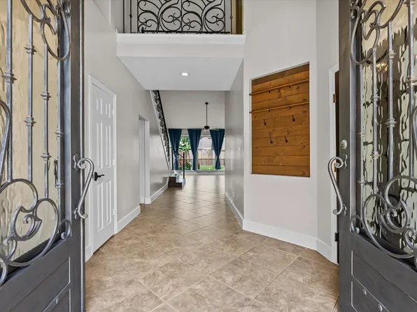 201 Lago Vista St, Kemah, TX 77565