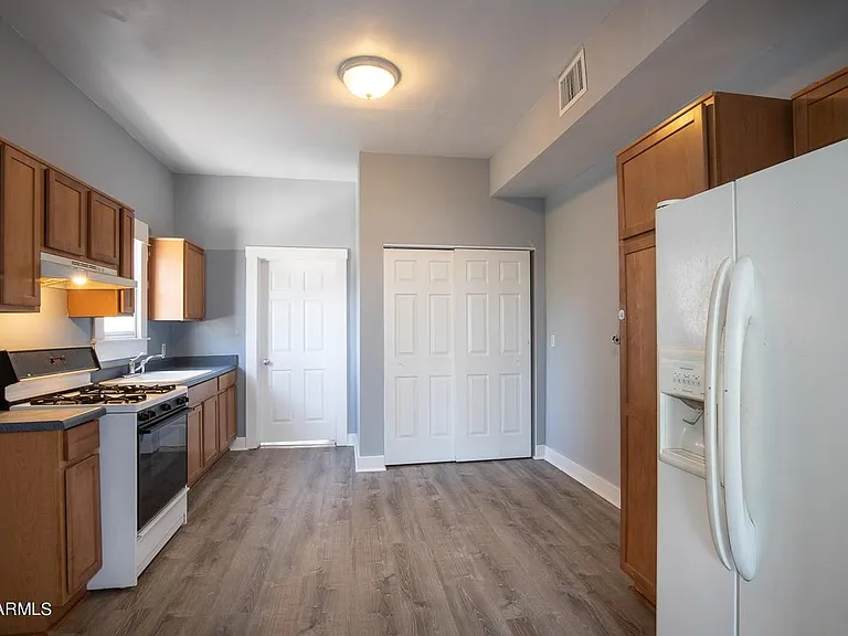137 N 11th Ave #B — Photo 3