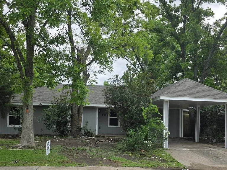 3914 Southlawn St — Photo 2