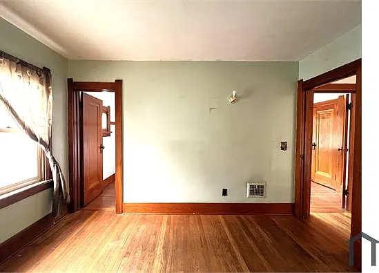 547 E Streicher St — Photo 22