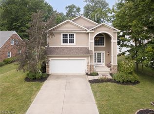 15 Minnewawa Dr, Eastlake, OH 44095