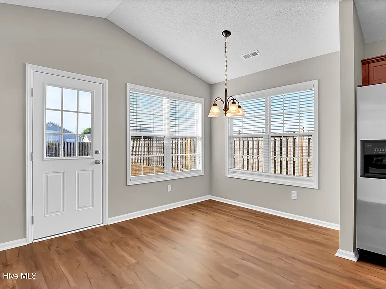 613 Whittle Ct — Photo 12