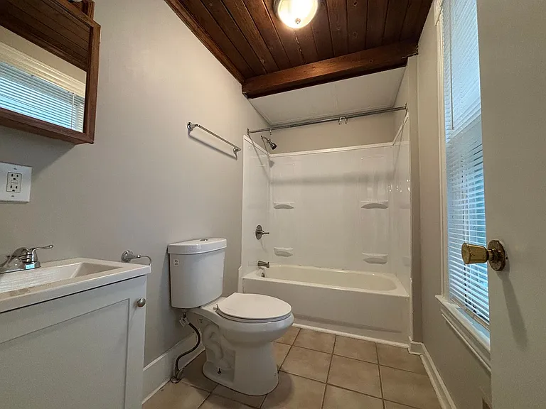 465 Meigs St — Photo 6