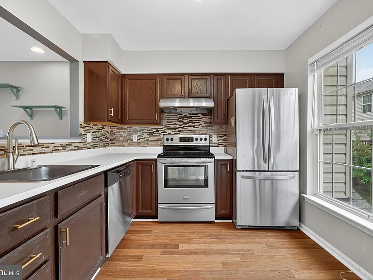 13810 Fareham Ln — Photo 8