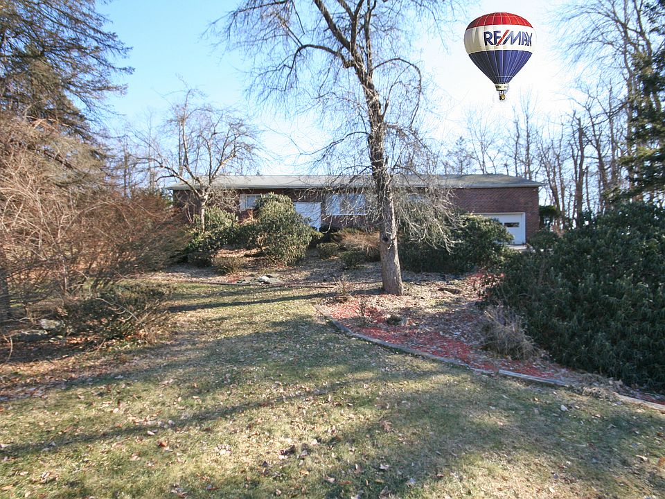 1st image of 8 Phillips Dr