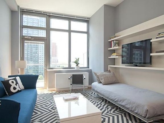 5th image of 4736 Vernon Blvd #405