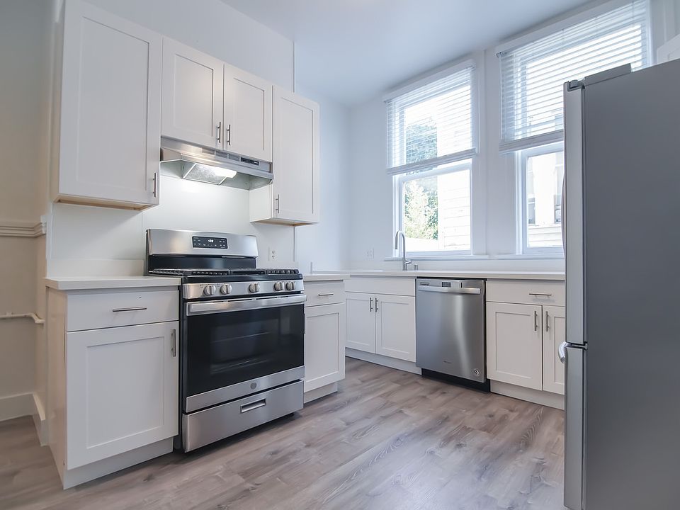1st image of 430 Oak St #430