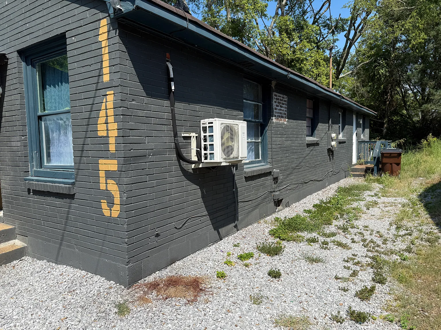 2 bed, 700 sqft, $1,225 — Photo 2