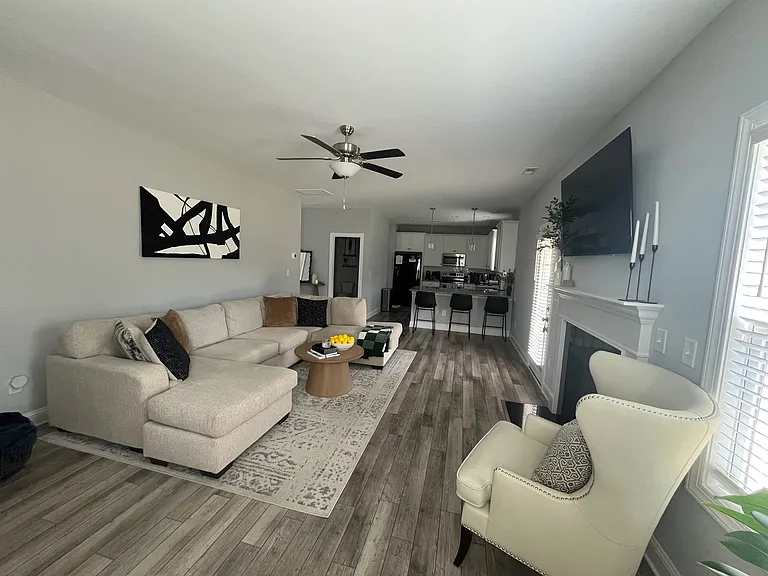 152 Hanover Ct — Photo 9