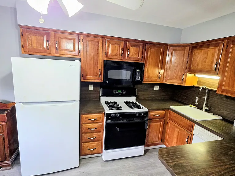 245 Beech St #2 — Photo 2