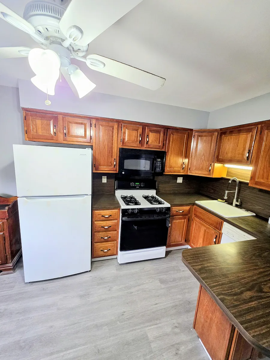 Building Photo - 245 Beech St #2