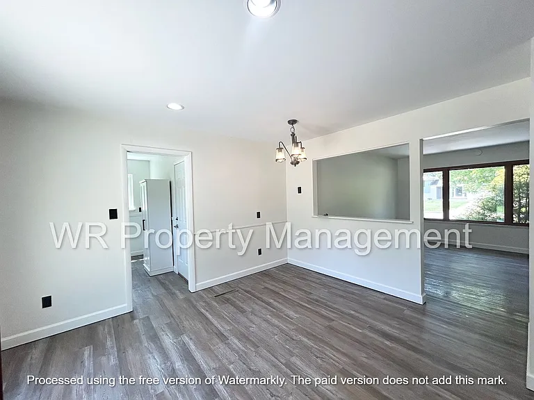 7076 Middlebury Dr — Photo 11