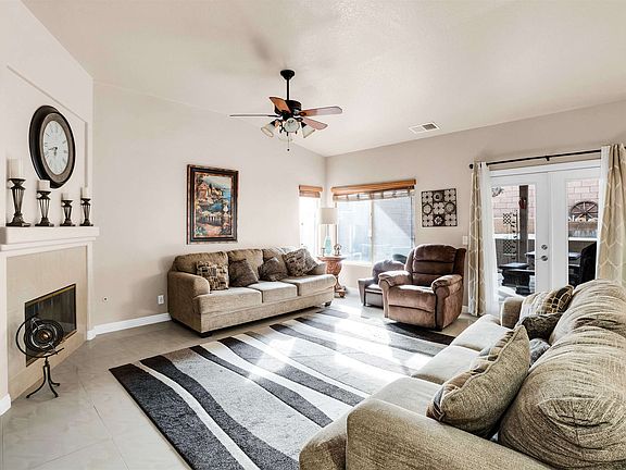 4th image of 79895 Dandelion Dr