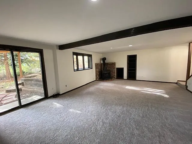 Lower level entertainment room, walkout basement