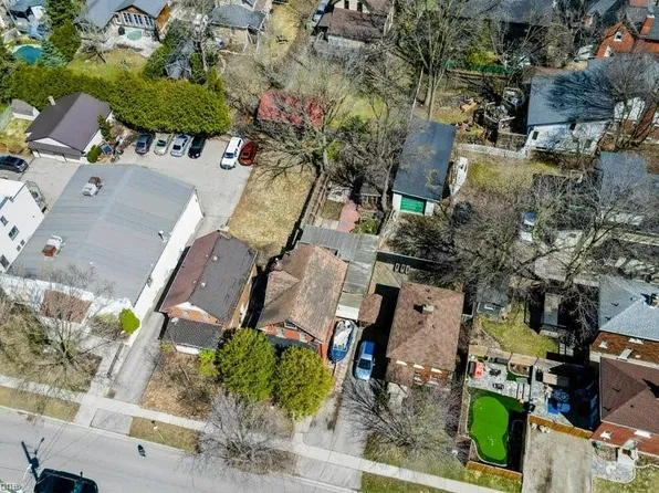 102 Dunbar Rd S, Waterloo, ON N2L 2E5