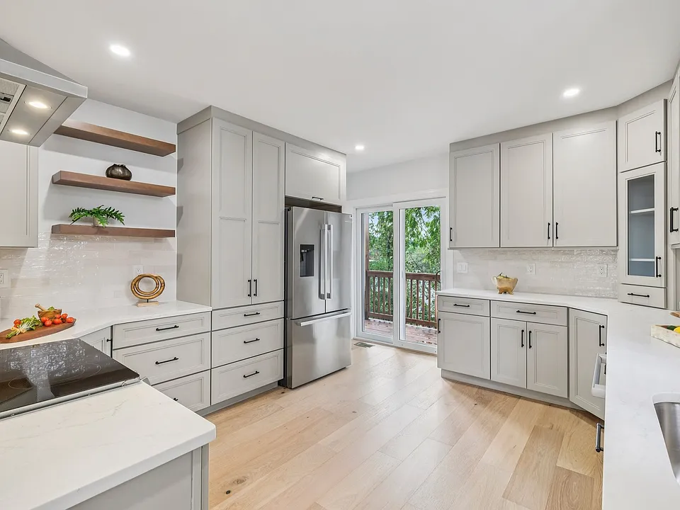 34 Larch St