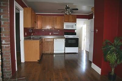 3rd image of 1361 Jefferson Blvd