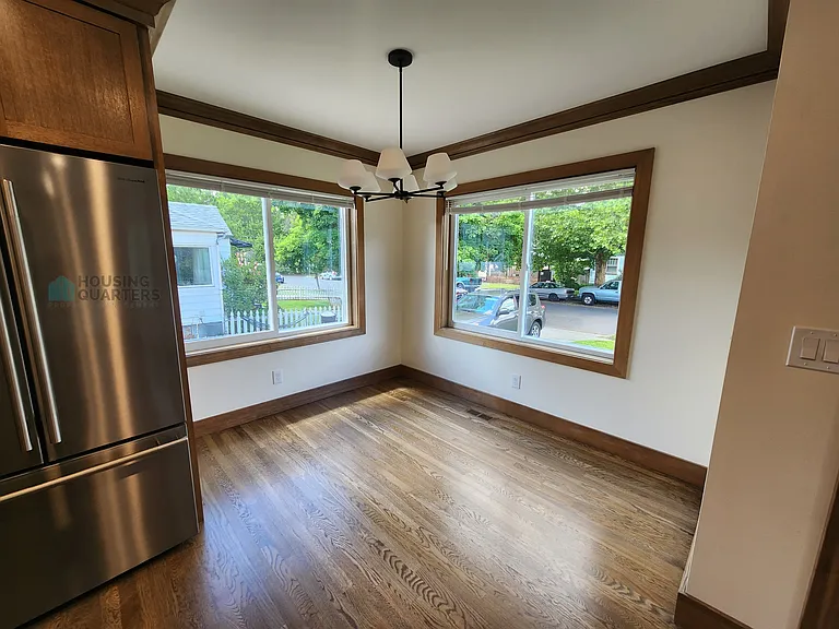 107 W Waverly Pl — Photo 3