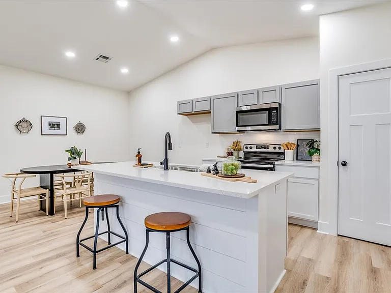 5644 E Bristol St — Photo 10