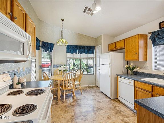 3rd image of 6426 S FOOTHILLS Drive