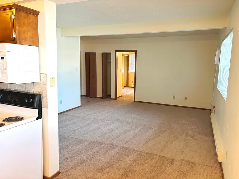 301 Hancock Ave — Photo 4