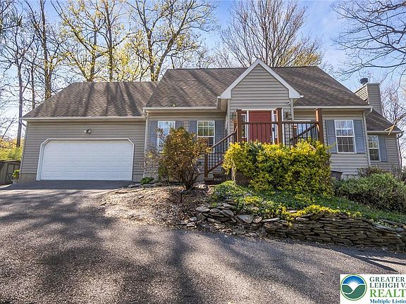 3rd image of 631 Bishops Pl