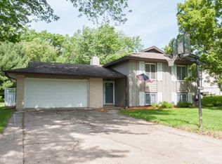 141 Redwood Dr, Apple Valley, MN 55124