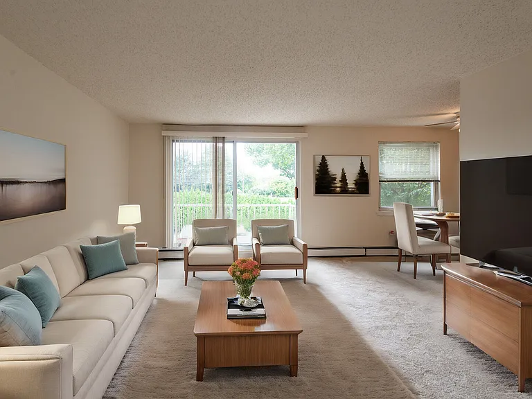 Green Valley Manor — Photo 6