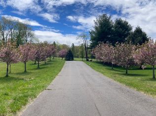 22 Pinnacle Mountain Rd, Simsbury, CT 06070