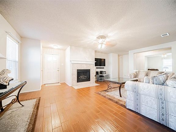 4th image of 629 Snapdragon Ln