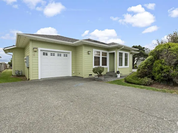 221 3rd St Unit A, Crescent City, CA 95531