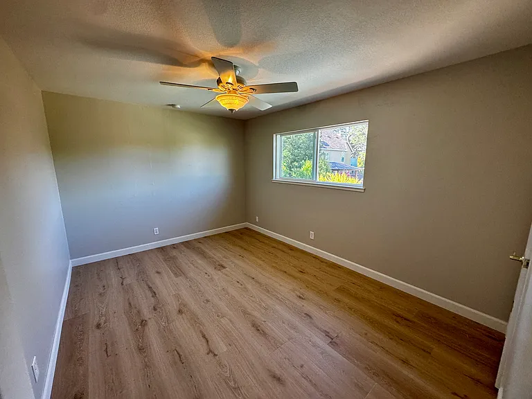 1318 Deb Ct — Photo 12