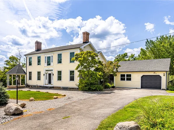 10230 S Street Rd, Le Roy, NY 14482