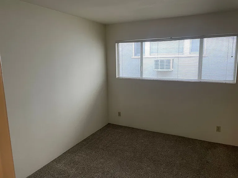 2421 I St — Photo 6