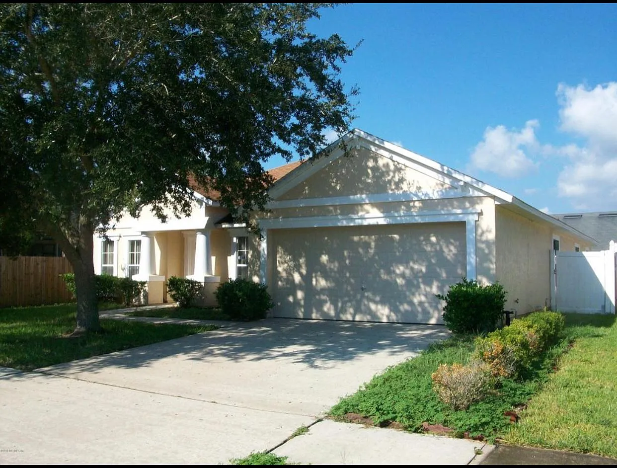 4 bed, 2051 sqft, $2,400 — Photo 1