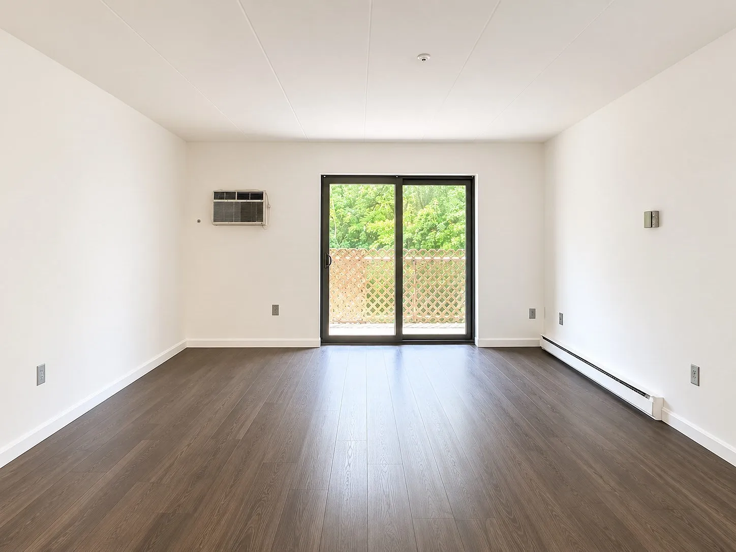 2 bed, 1.5 bath, 880 sqft, $2,300 — Photo 2