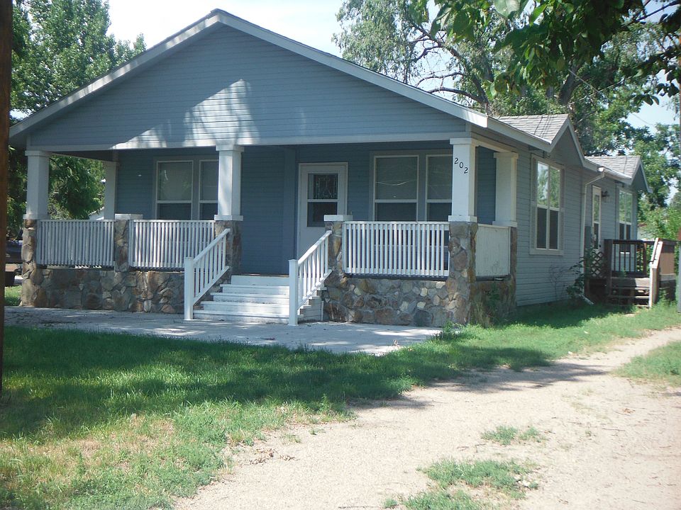 1st image of 202 E Avenue H