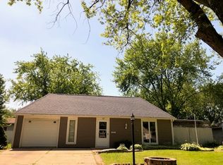 10 Winrock Rd, Montgomery, IL 60538