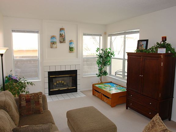 Bright & Spacious Fam Rm