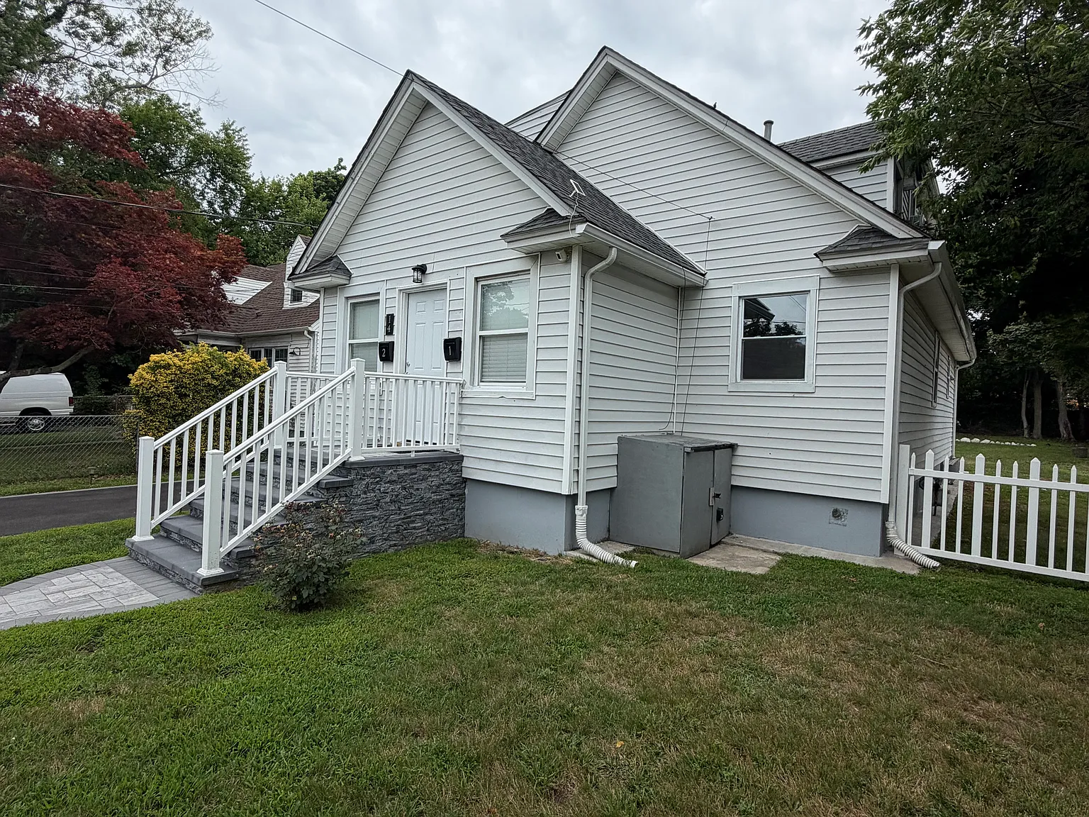3 bed, 1000 sqft, $3,100 — Photo 2