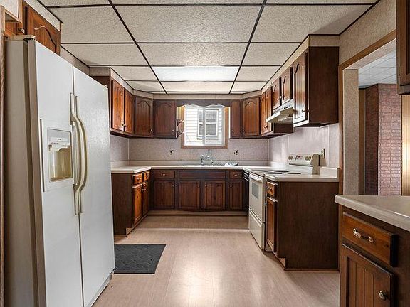 3rd image of 615 Bigler Ave