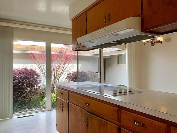 5th image of 3031 Medina Dr