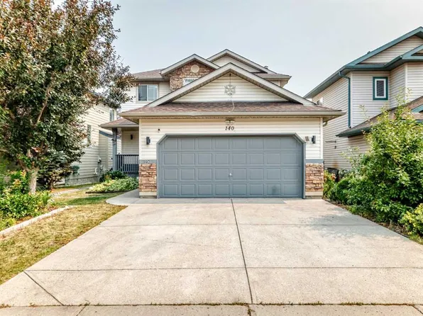 140 W Fairways Dr NW, Airdrie, AB T4B 2R8