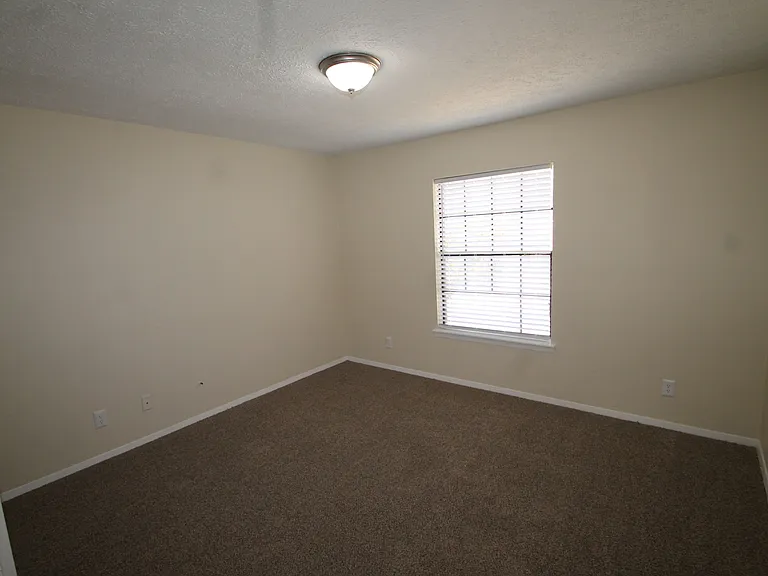 425 Tibet Ave #G — Photo 12
