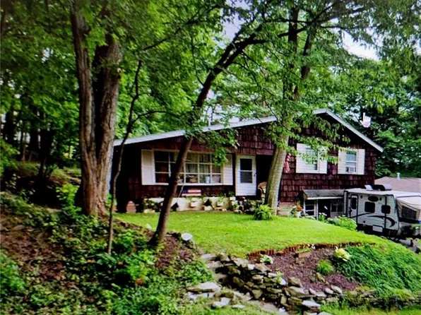 246 Oakley Dr E, Syracuse, NY 13205