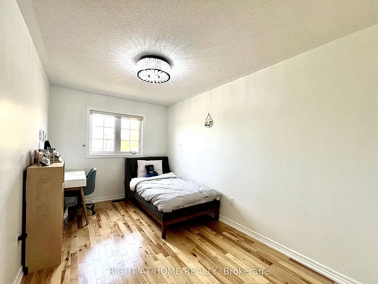 161 Amulet Cres — Photo 10